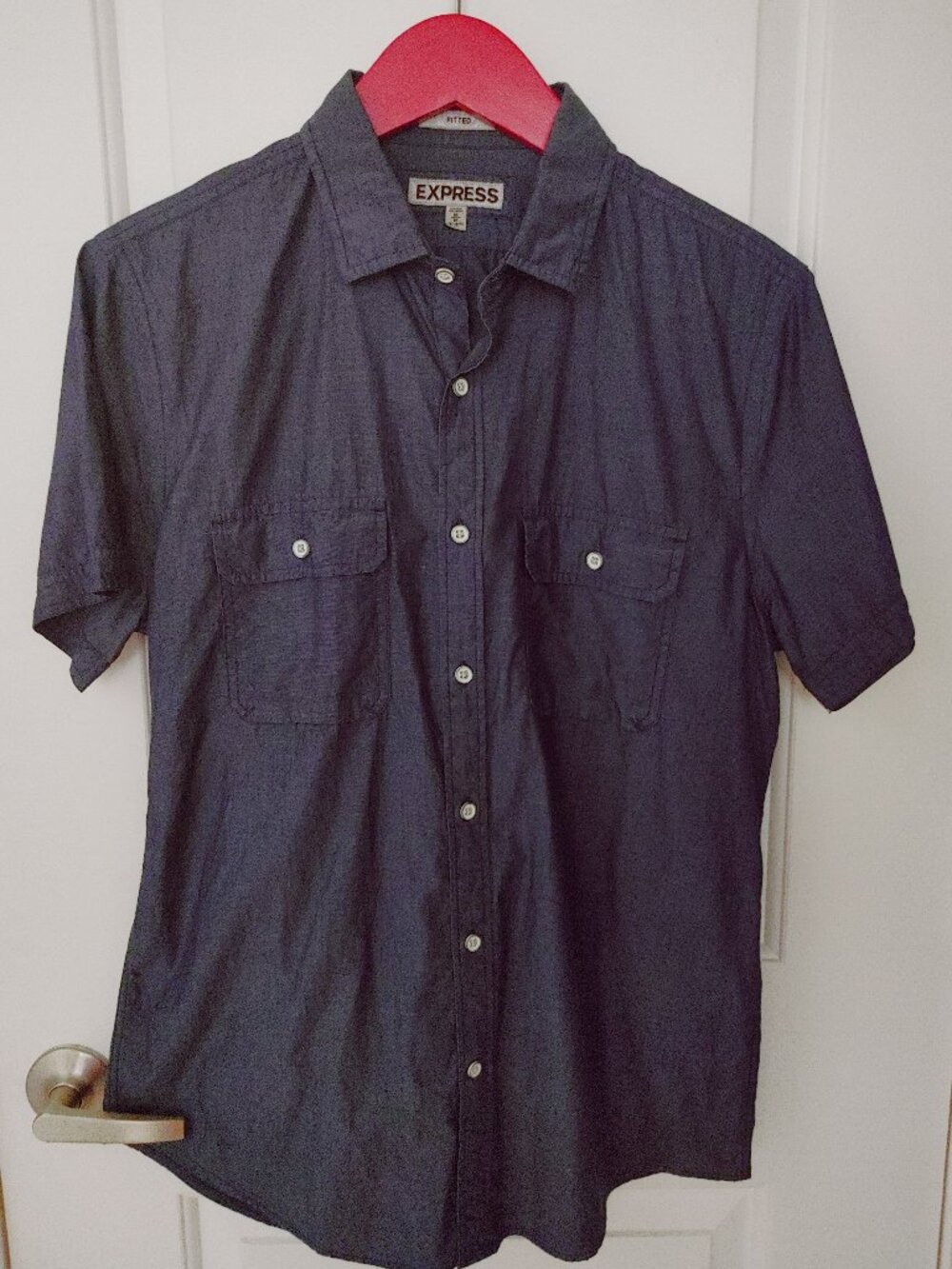 EXPRESS - Blue Chambray Short Sleeve Button Down Shirt - Medium